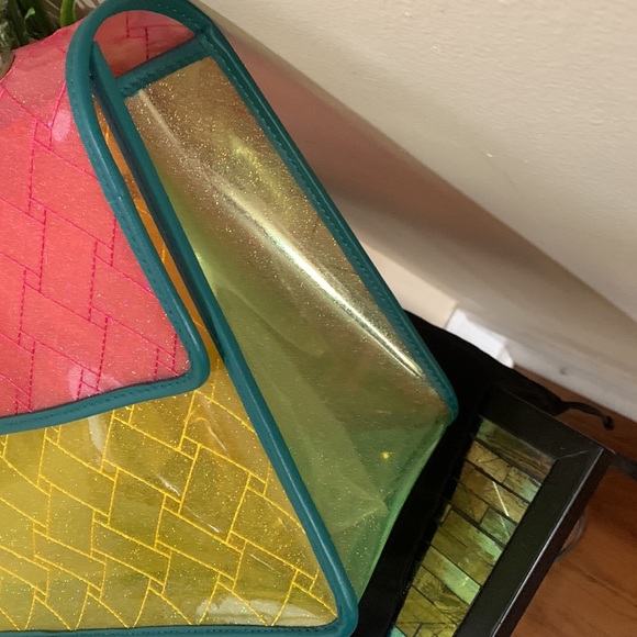 Kurt Geiger London XXL Kensington Vinyl Convertible Shoulder Bag - Picture 6 of 17